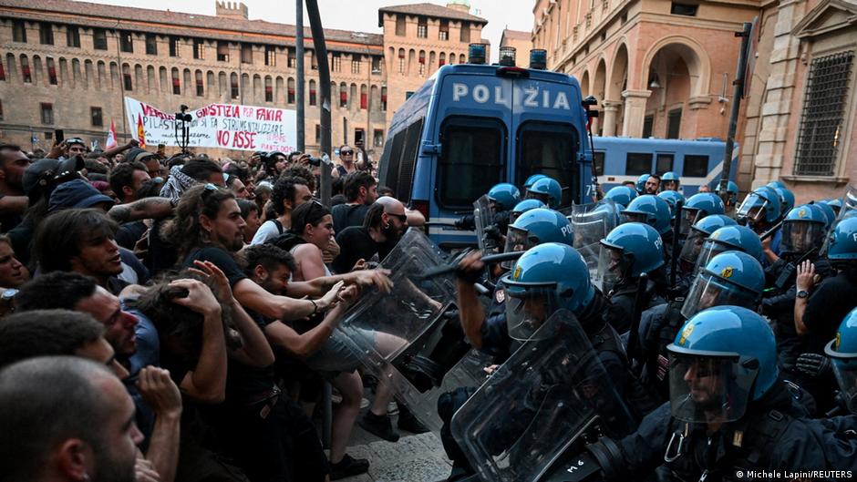 Мелони осудила смерть мужчины при задержании полицией в Болонье 1 78047402 403.jpg Deutsche Welle Мелони