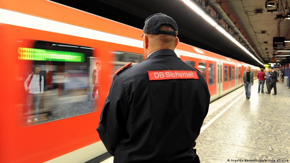 В Германии запретят пить на перронах 1 78054422 403.jpg Deutsche Welle Германия