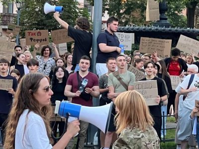 "Картонные протесты" в Киеве: число участников стало снижаться 7 78122398 403.jpg Deutsche Welle картонные протесты, Киев, протесты в Киеве