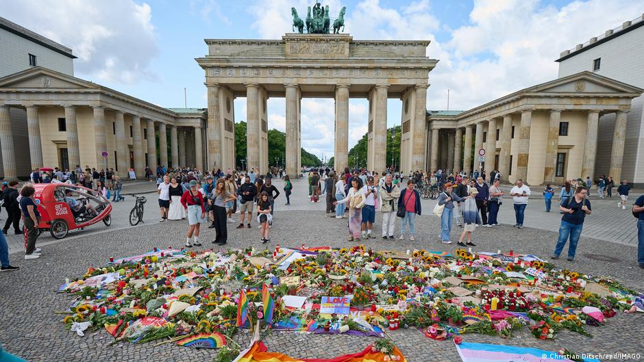78135049 403.jpg Deutsche Welle ЛГБТ-парад
