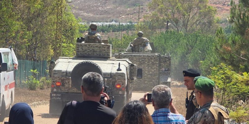 Ливан сообщил о развертывании своих военных на юге страны после ухода оттуда ЦАХАЛа 1 Ливанские военнослужащие на бронемашинах у въезда в город Завтар аль-Гарбийе, 21 июля 2026 г.