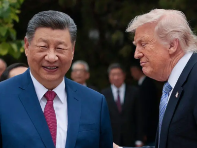 Президенты Китая и США улыбаются на встрече