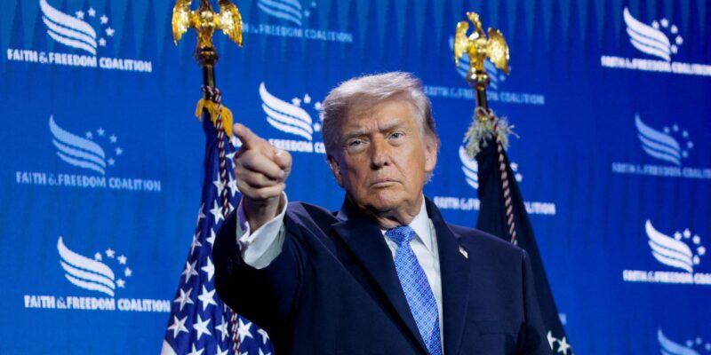 Трамп заработал больше миллиарда долларов на криптовалюте за год после возвращения на пост президента США 1 Дональд Трамп