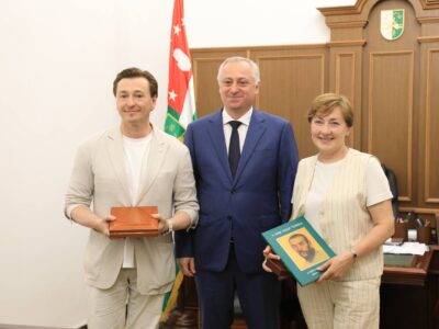 photo 2026 07 06 14 55 36 новости Абхазия, Ирина Муравьева, Сергей Безруков
