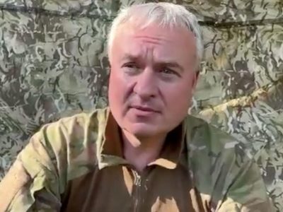 Младший сержант ВСУ и бывший вице-президент Газпромбанка Игорь Волобуев: «Не жалею о том, что сделал» 4 Седой мужчина в камуфляжной форме на фоне маскировочной сетки