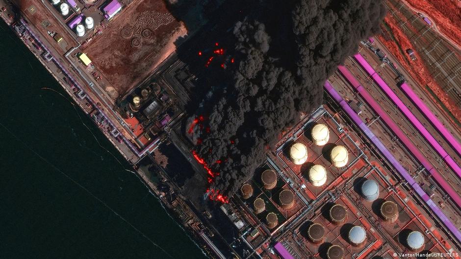 В порту Усть-Луга начался пожар после атаки дронов 1 76603993 403.jpg Deutsche Welle