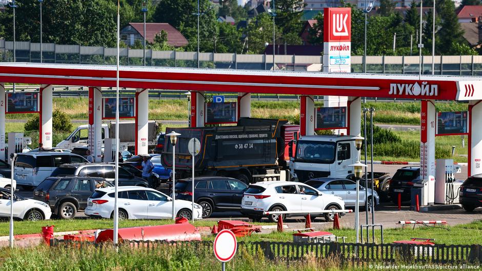 Меньше чем на трети заправок в России можно купить бензин 1 77766827 403.jpg Deutsche Welle