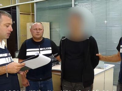 МВД Грузии задержало двух граждан Китая за кражу $7800 и €4450 на борту самолёта 2 chineli новости