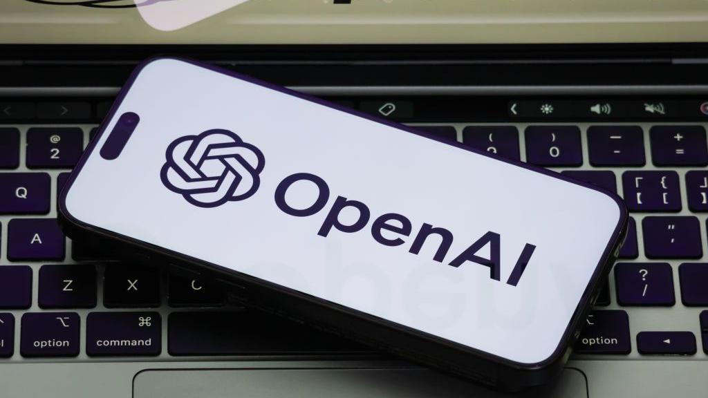 Логотип OpenAI на клавиатуре