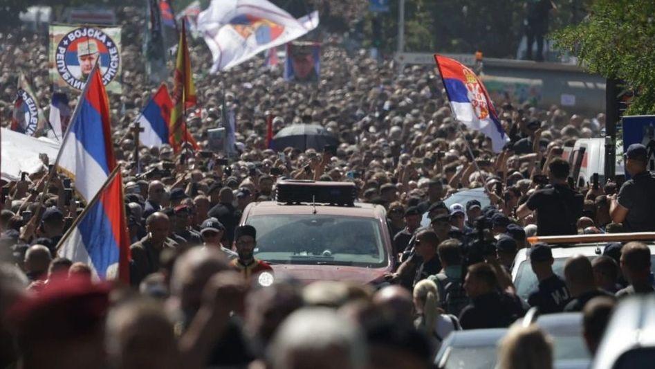 В Сербии с воинскими почестями хоронят Ратко Младича, осужденного за геноцид 1 Похороны Ратко Младича, осуждённого за геноцид и военные преступления в Боснии и Герцеговине