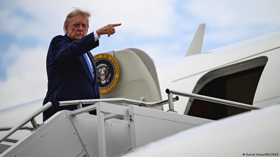 Журналистов CNN не пустили работать на борт самолета Дональда Трампа, несмотря на решение суда 1 78210356 403.jpg Deutsche Welle