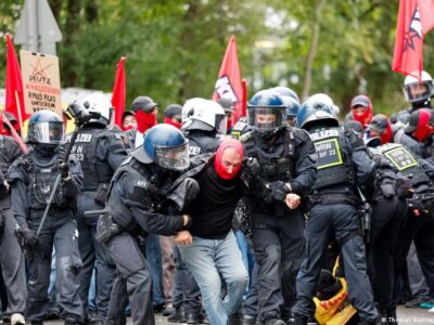 Антивоенная демонстрация в Кельне переросла в беспорядки 2 79054363 403.jpg Deutsche Welle