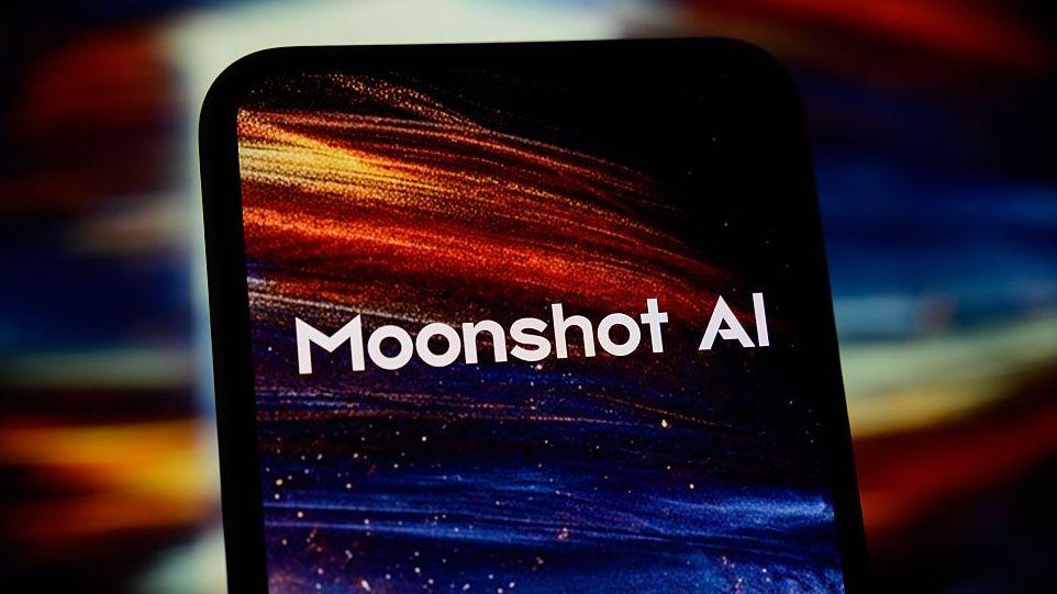 Логотип Moonshot AI на смартфоне