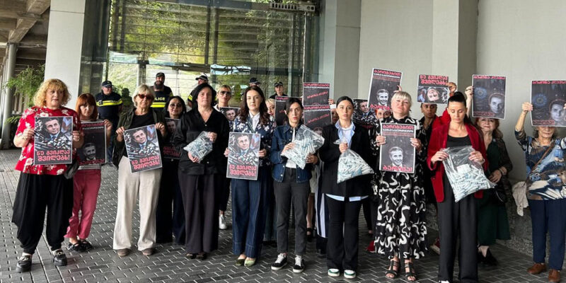 Women Members of National Movement Stage Protest Performance Outside Ivanishvili's Residence 1 aqcia 2 News