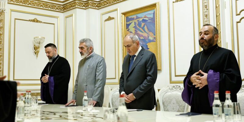 Пашинян предлагает провести парламентское расследование «кризиса» в Армянской церкви 1 archbishop abraham mkrtchyan nikol pashinyan новости OC Media