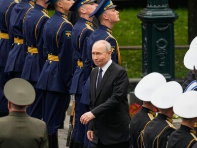 Нужна ли Путину новая мобилизация для перелома в войне с Украиной? 7 Путин среди военных