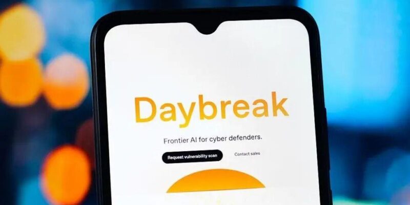 OpenAI предоставит Украине инструменты киберзащиты 1 Надпись «Daybreak» оранжевого цвета на белом фоне в виде телефона. Под ней — надпись «Frontier AI для специалистов по кибербезопасности».