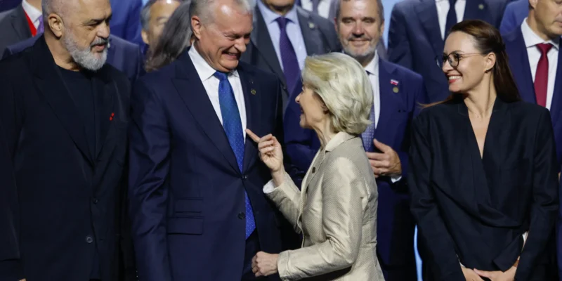 Politico: ЕС впервые установит четкие сроки вступления для 4 стран-фаворитов, Грузии в списке нет 1 gettyimages 2282685002 scaled 1 новости