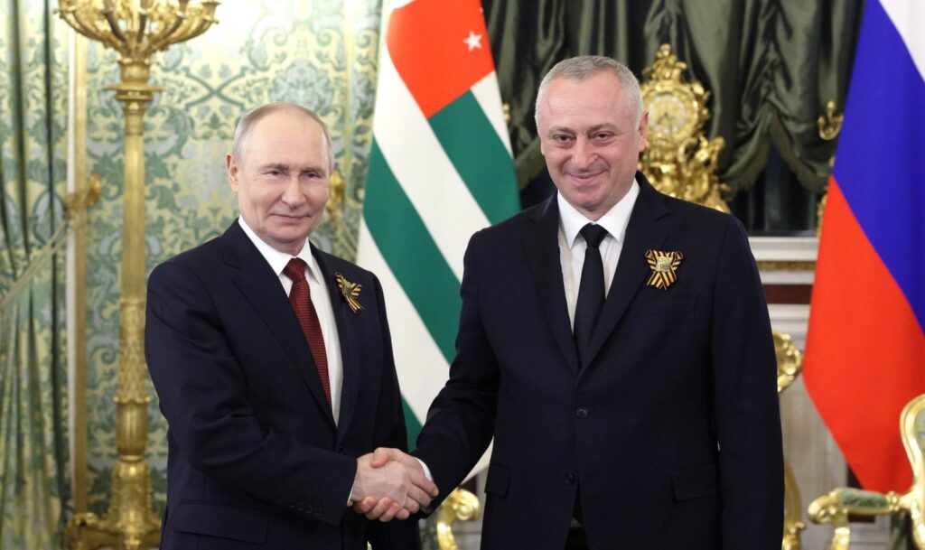 Путин поздравил де-факто лидера Абхазии с т. н. Днём Победы и независимости 1 vladimir putin badra gunba новости