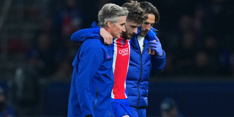 Khvicha Kvaratskhelia Sustains Right Knee Injury 1 1d699d829d1fff0ab26f2e70125d94806ad84654f3dbb608513193 News