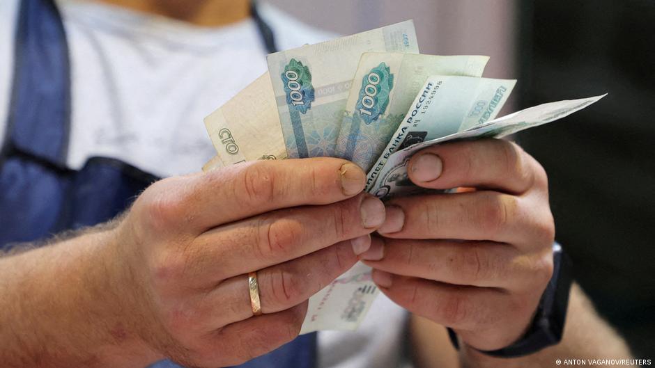 Не более миллиона рублей. Зачем Путин ограничил вывоз наличных из РФ? 1 66538596 403.jpg Deutsche Welle