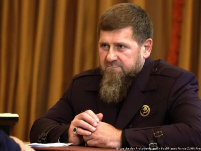 Главе Чечни Рамзану Кадырову вручили погоны генерала армии РФ и выдали краповый берет - высший знак отличия спецназа 2 71061273 403.jpg Deutsche Welle