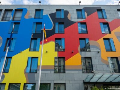 Страны Запада готовят план передислокации своих посольств из Киева во Львов или в Польшу 6 77094298 403.jpg Deutsche Welle