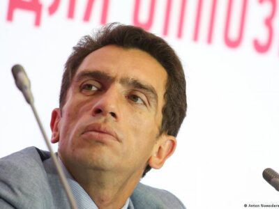Политолог Александр Кынев, которому при задержании сломали ногу, объявил в СИЗО голодовку из-за отсутствия возможности воспользоваться туалетом 2 79432459 403.jpg Deutsche Welle