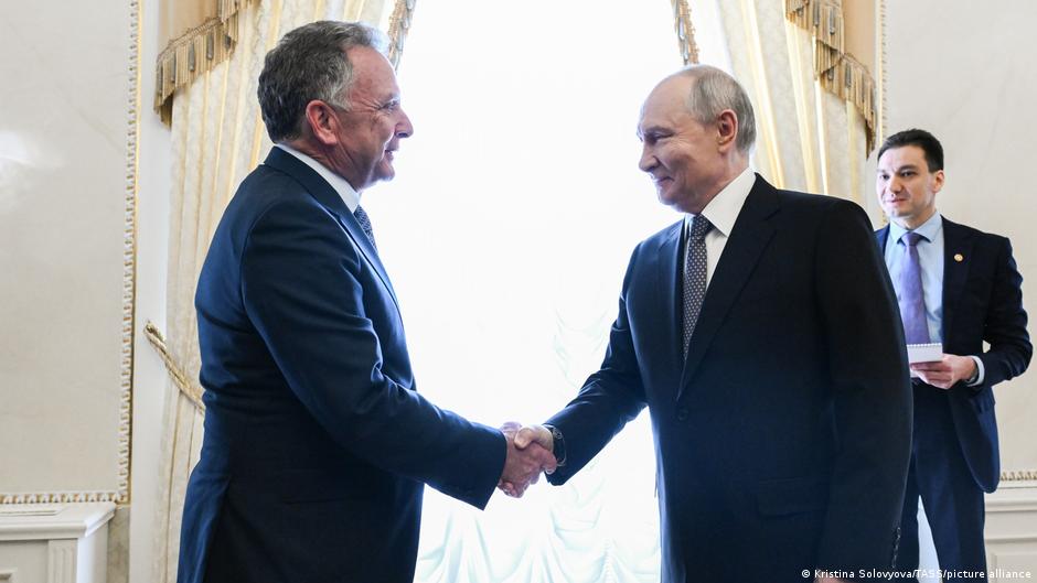 The Economist: новый план США по Украине предполагает демилитаризованную зону в Донбассе, отказ от НАТО и смягчение санкций против РФ 1 79721692 403.jpg Deutsche Welle
