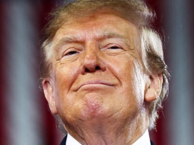 Трамп объяснил отказ от новых санкций против России нежеланием сорвать мирные переговоры 1 Дональд Трамп