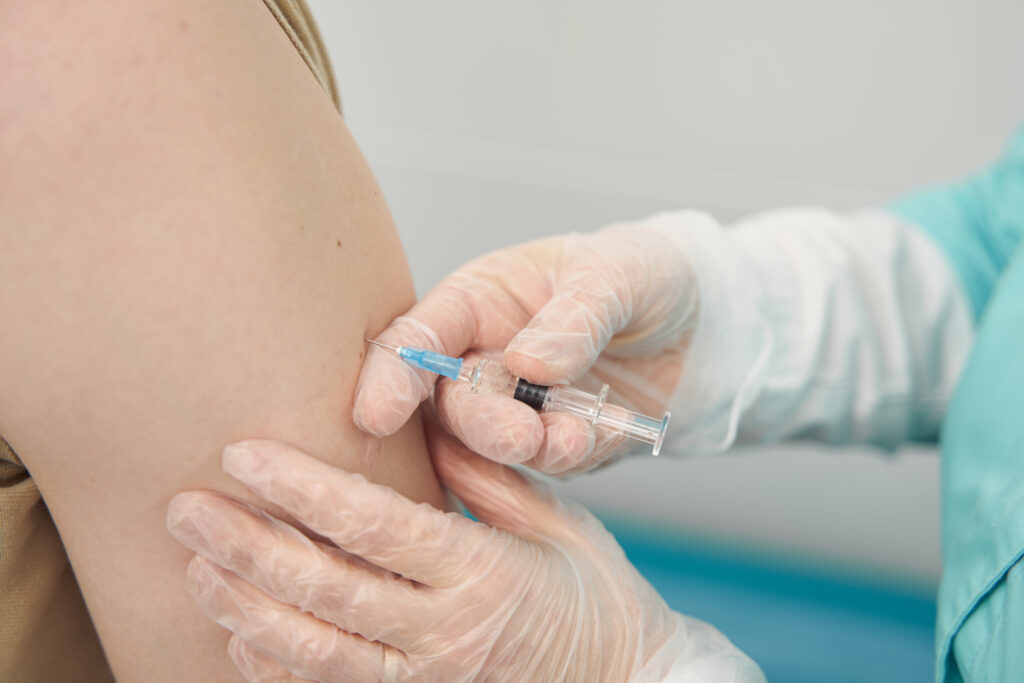 close up of arm receiving injection in hospital 2026 09 22 18 21 44 utc новости