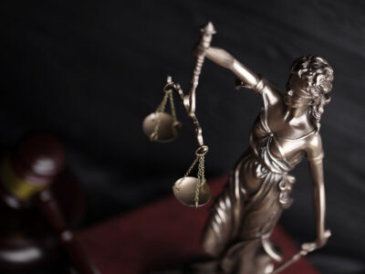 Проценты с доверия: грузинский приговор Миранде Товстик 2 scales of justice with gavel on dark background 2026 09 24 07 04 56 utc SOVA-блог featured, Минанда Товстик