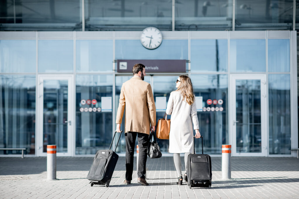 stylish couple arriving at airport with luggage 2026 09 24 02 44 07 utc новости