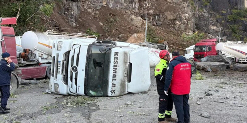 Landslide hits truck parking lot in Turkey near Georgian border, killing one 1 xopa News